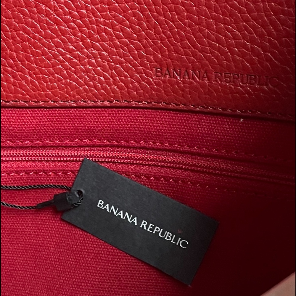 BANANA REPUBLIC PEBBLED LEATHER RED PURSE - Picture 9 of 9
